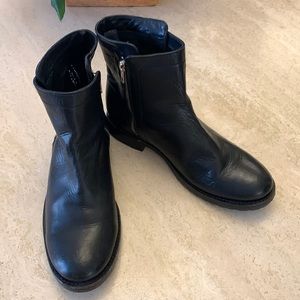 Frye LN Veronica Chelsea ankle boot.lugsole Street Hippie-vintage European vibe